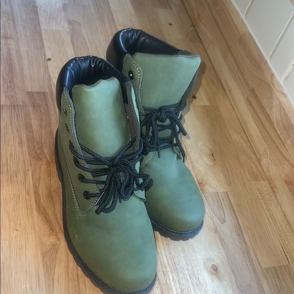 Shoes - Green Lace-Up Boots